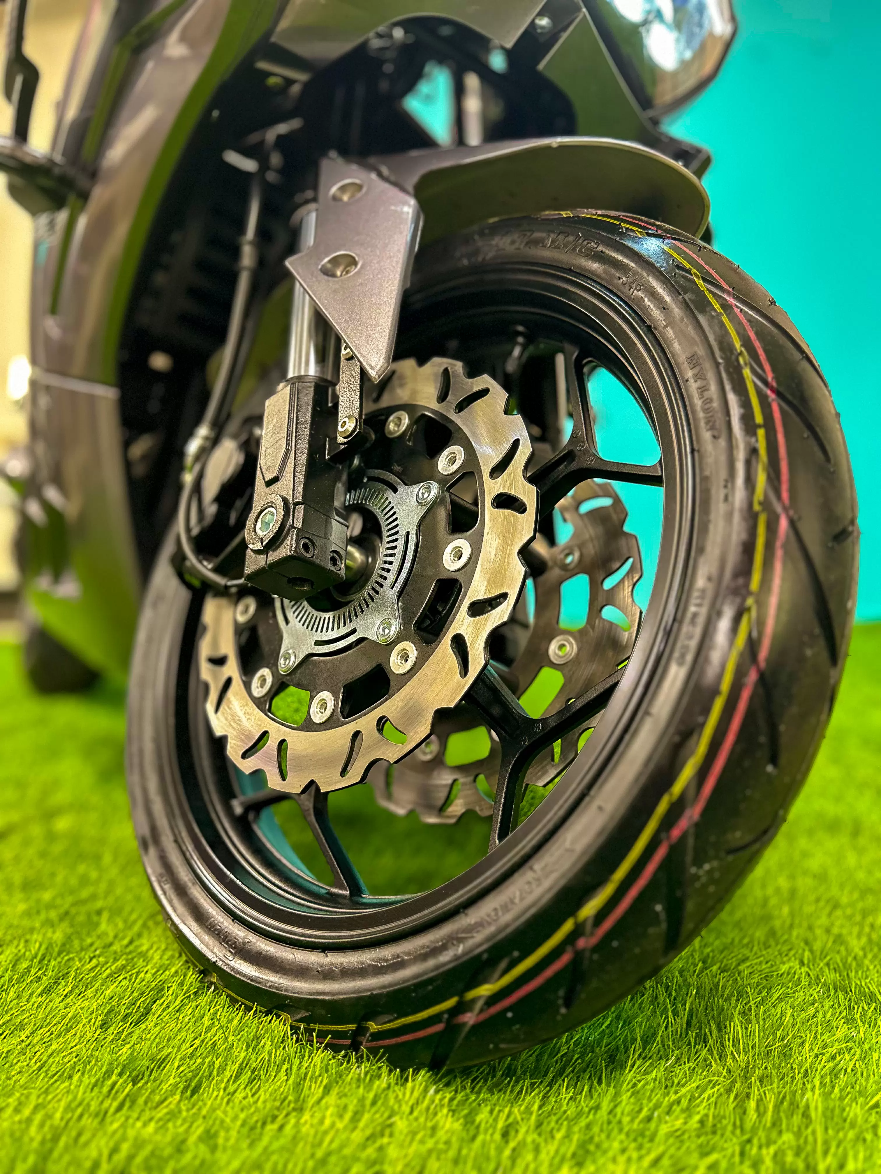 Электромотоцикл Ducati Panigale (серый)