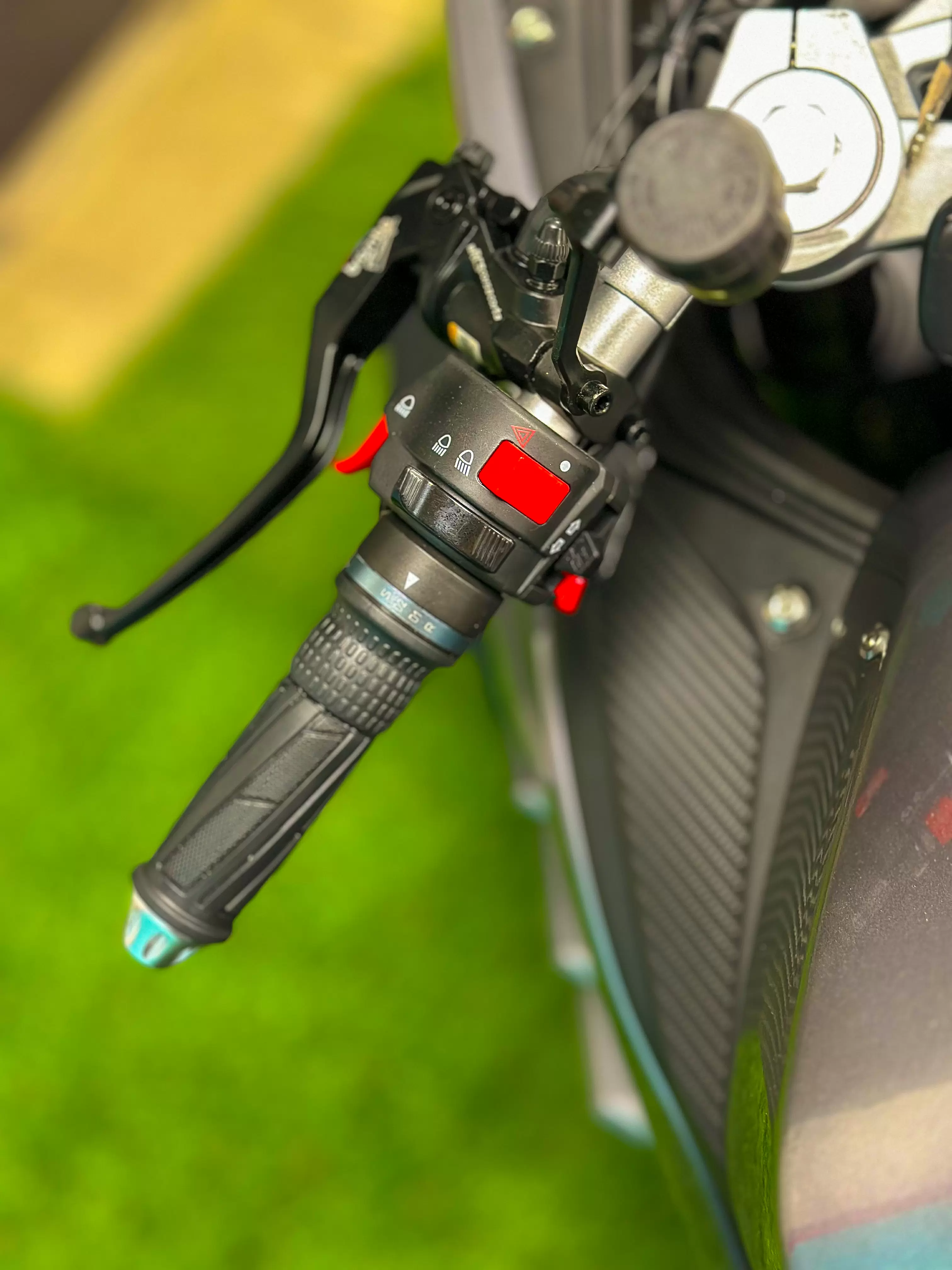 Электромотоцикл Ducati Panigale (серый)